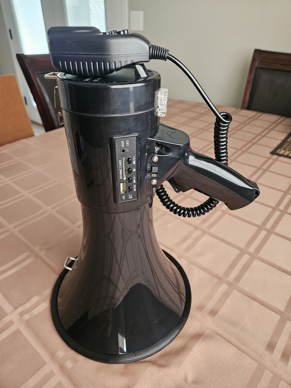 Megaphone UM-2 DC-12V Hi-Power Handheld Bullhorn - Black Bluetooth Speaker